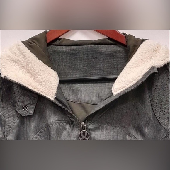 Lululemon Athletica Gray Ski Jacket with Hood Sz M - Picture 10 of 12